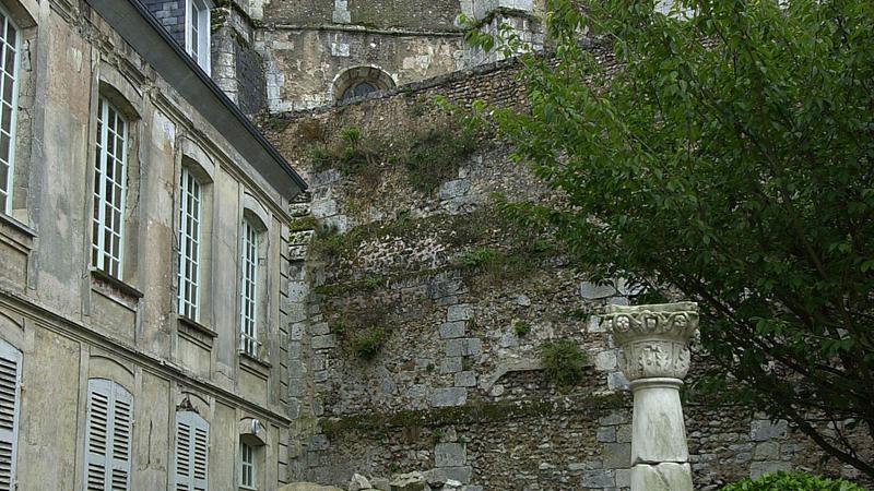 Parue dans : Chartres