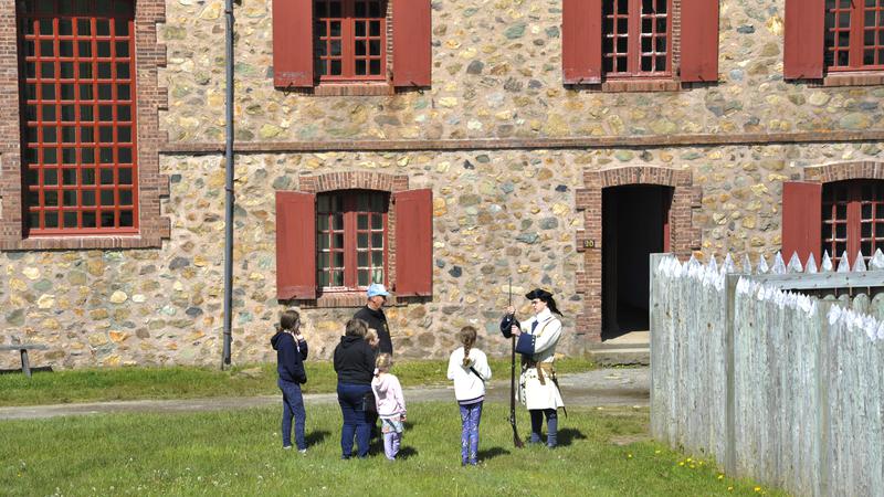Parue dans : Île du Cap Breton ( Louisbourg )