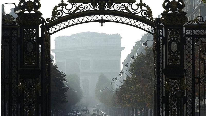 Parue dans : Paris