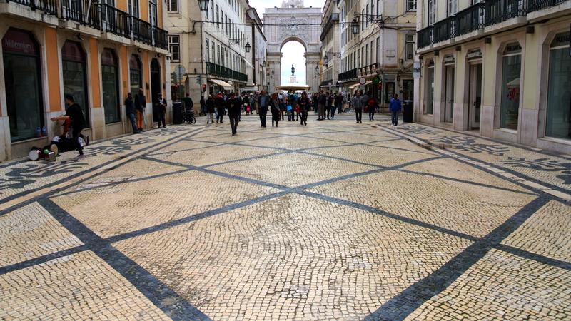 Parue dans : Lisbonne, entre rails et pavés