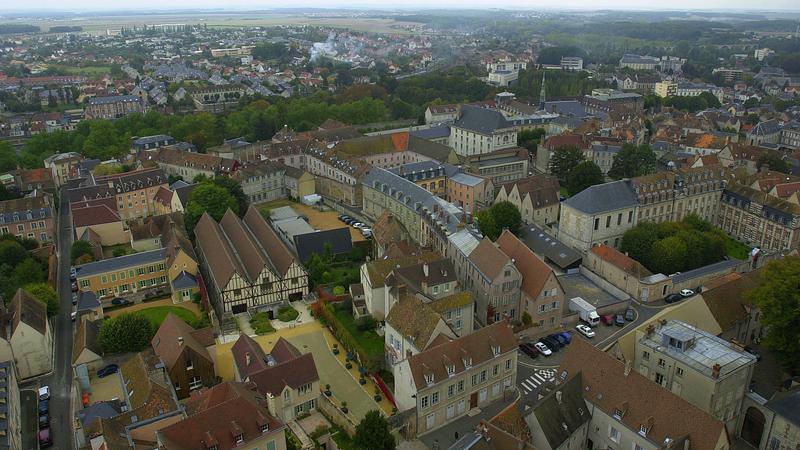 Parue dans : Chartres
