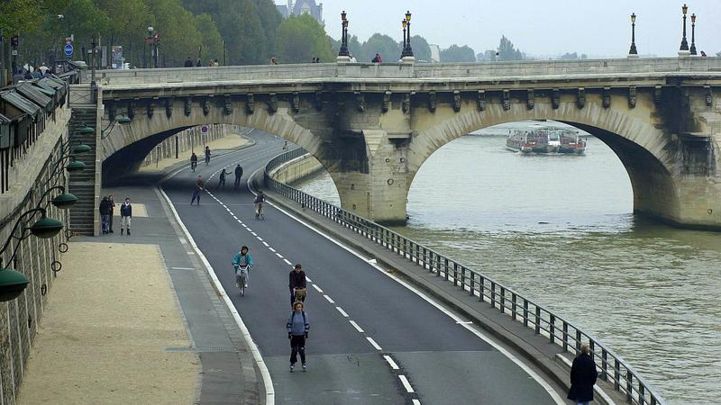 Parue dans : Paris
