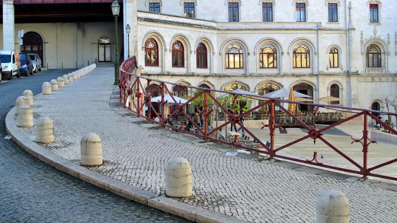 Parue dans : Lisbonne, entre rails et pavés