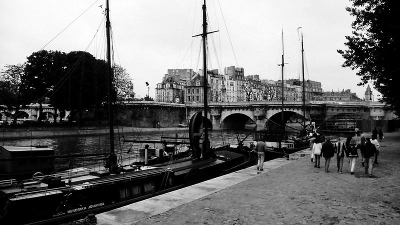 Parue dans : Paris noir et blanc