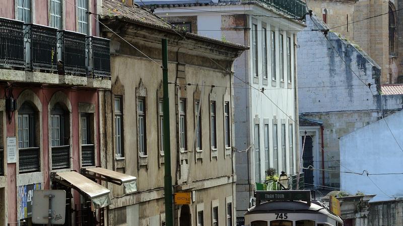 Parue dans : Lisbonne, entre rails et pavés