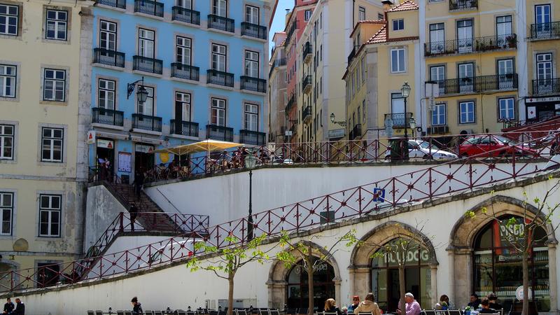 Parue dans : Lisbonne, entre rails et pavés