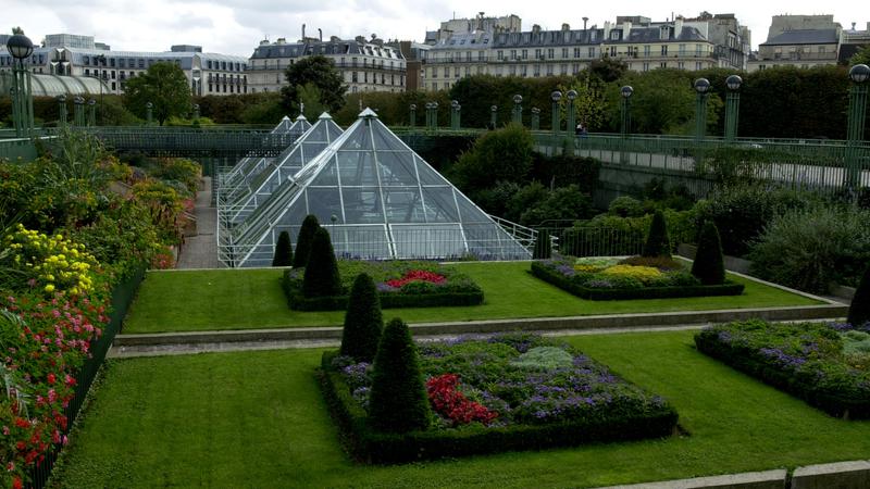 Parue dans : Paris