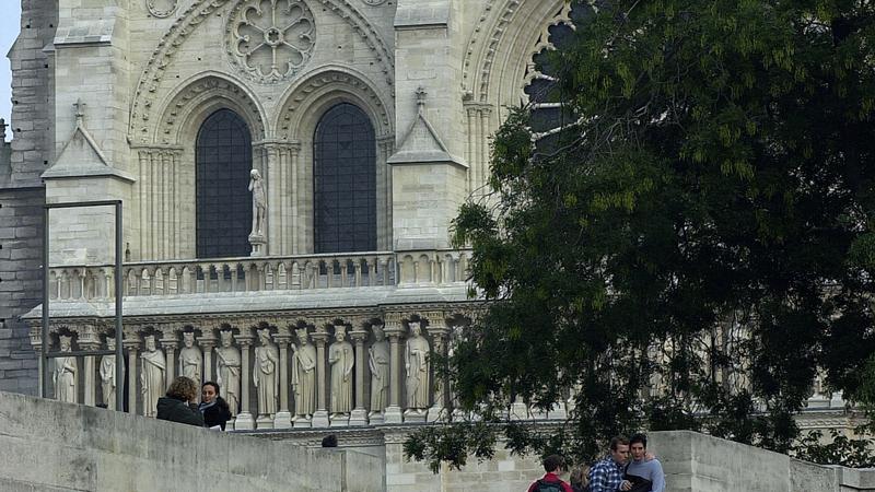 Parue dans : Paris