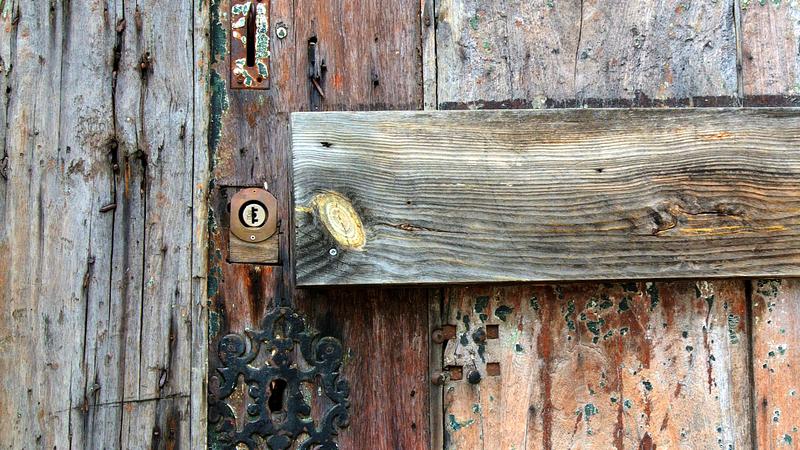 Parue dans : Lisbonne d'un mur à l'autre