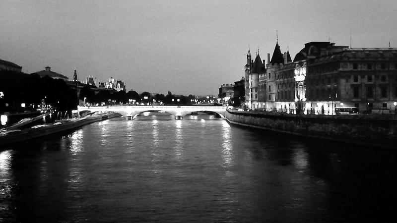 Parue dans : Paris noir et blanc