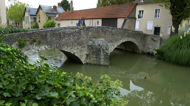Parue dans : Chartres