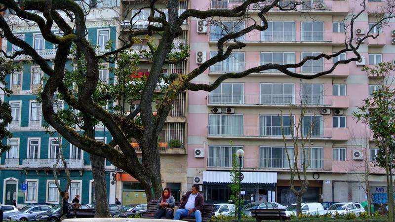 Parue dans : Lisbonne, entre rails et pavés