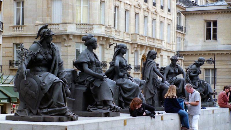 Parue dans : Paris
