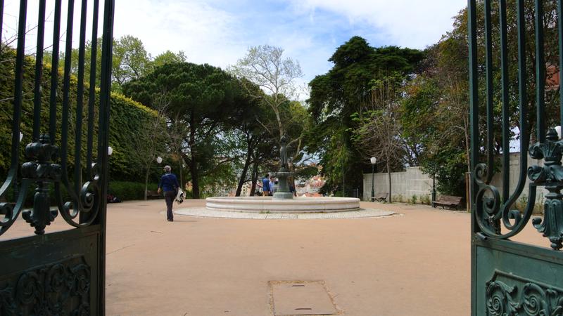 Parue dans : Lisbonne, entre rails et pavés