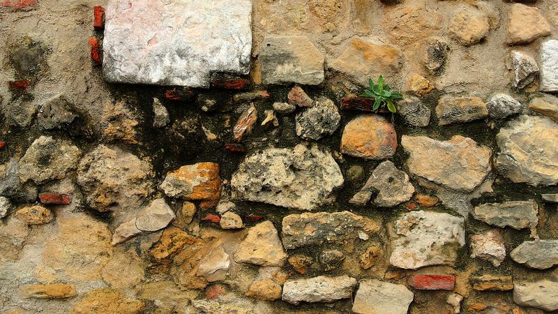 Parue dans : Lisbonne d'un mur à l'autre