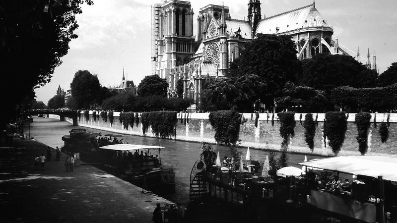 Parue dans : Paris noir et blanc