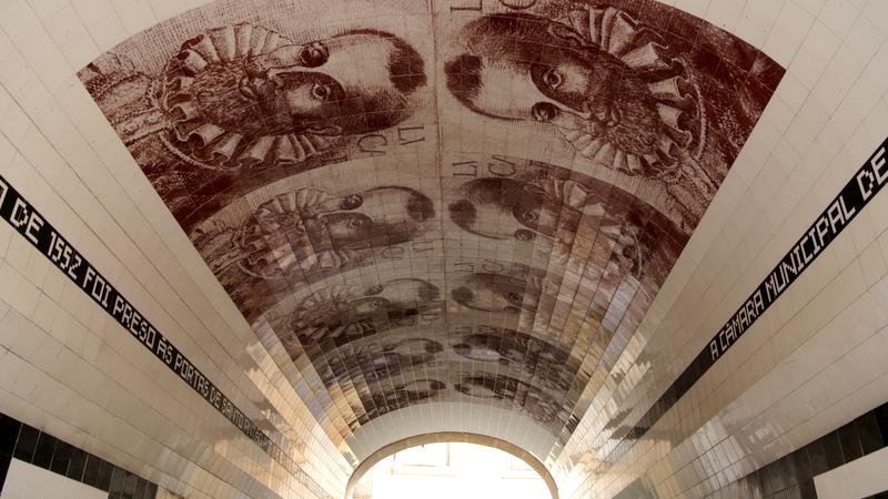 Parue dans : Lisbonne d'un mur à l'autre