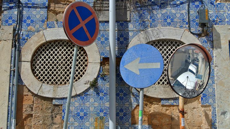 Parue dans : Lisbonne d'un mur à l'autre