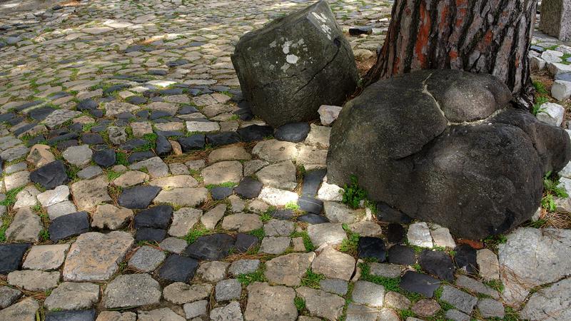 Parue dans : Lisbonne d'un mur à l'autre