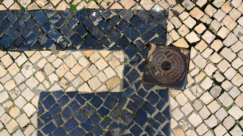 Parue dans : Lisbonne d'un mur à l'autre