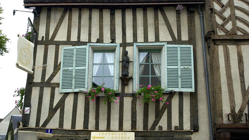 Parue dans : Chartres