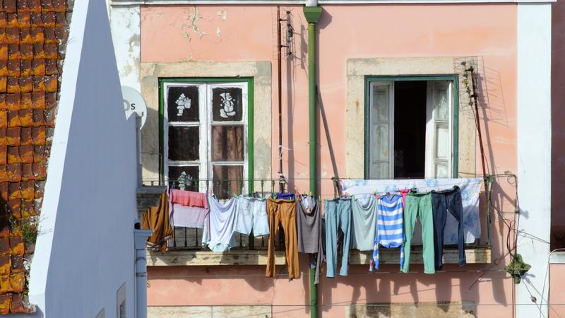 Parue dans : Lisbonne d'un mur à l'autre