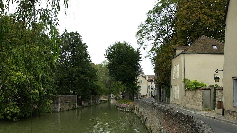 Parue dans : Chartres