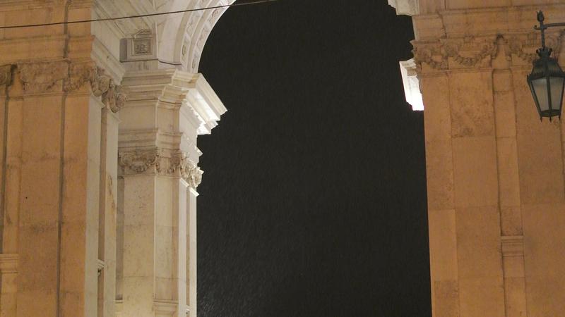 Parue dans : Lisbonne, entre rails et pavés