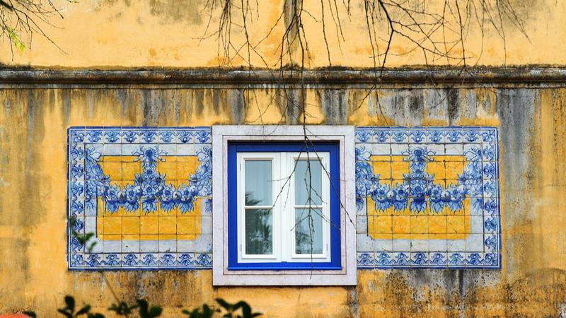 Parue dans : Lisbonne d'un mur à l'autre