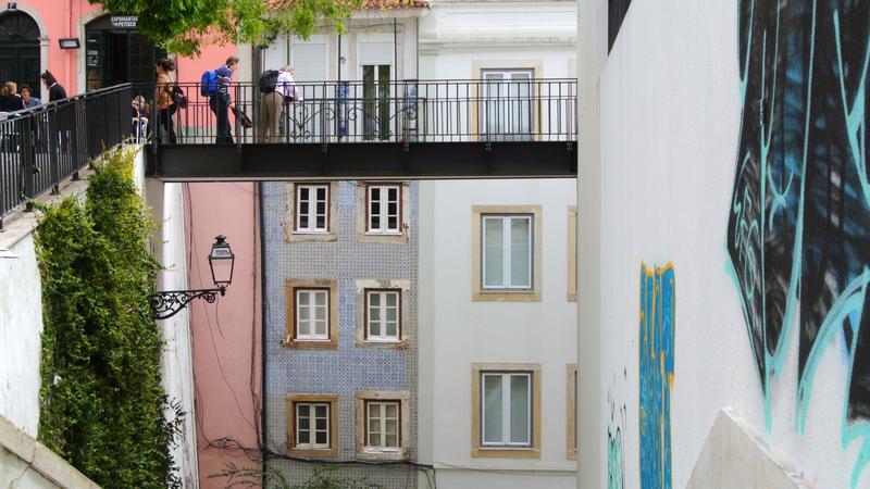 Parue dans : Lisbonne, entre rails et pavés