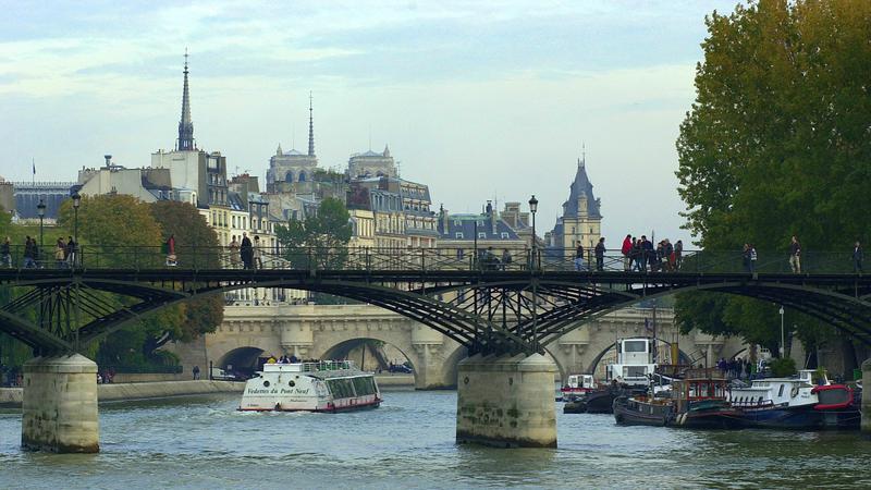 Parue dans : Paris