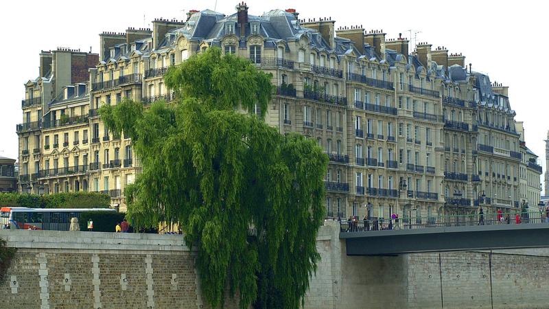 Parue dans : Paris