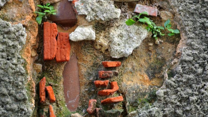 Parue dans : Lisbonne d'un mur à l'autre