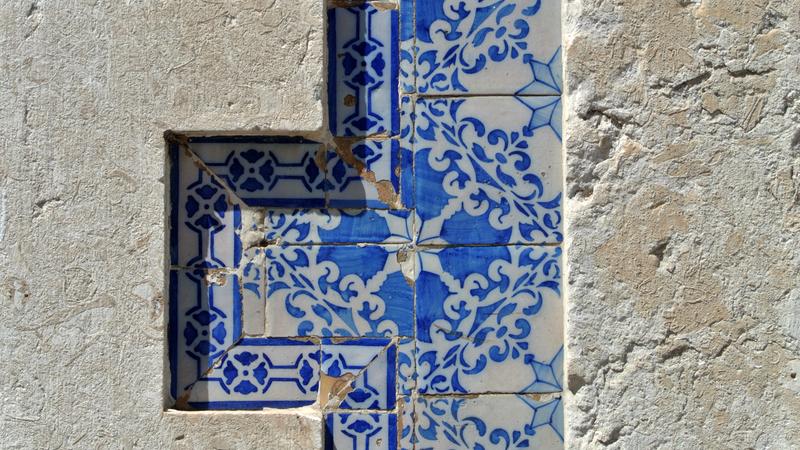 Parue dans : Lisbonne d'un mur à l'autre