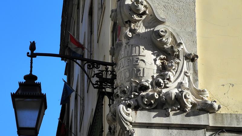 Parue dans : Lisbonne d'un mur à l'autre