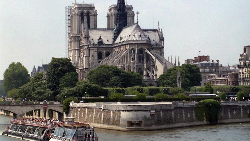 Parue dans : Paris