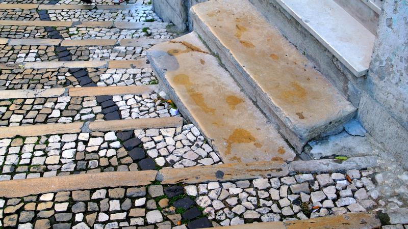Parue dans : Lisbonne d'un mur à l'autre